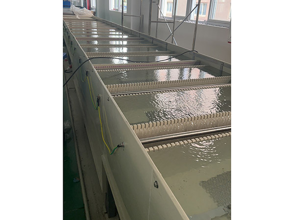 澳龍暫氧池 室內養殖區 活魚箱養殖